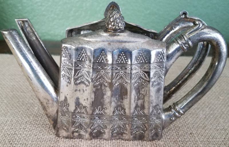 lot 78 image: VINTAGE GODINGER SILVER PLATED NAPKIN HOLDER