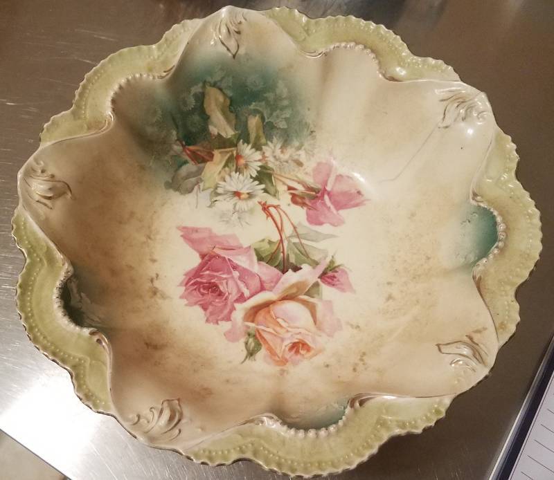 lot 65 image: VINTAGE R S PRUSSIA SERVING BOWL
