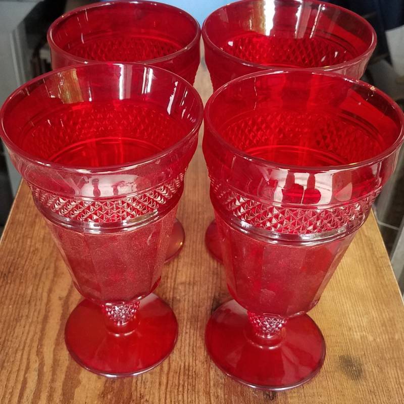 lot 82 image: GLASSWARE