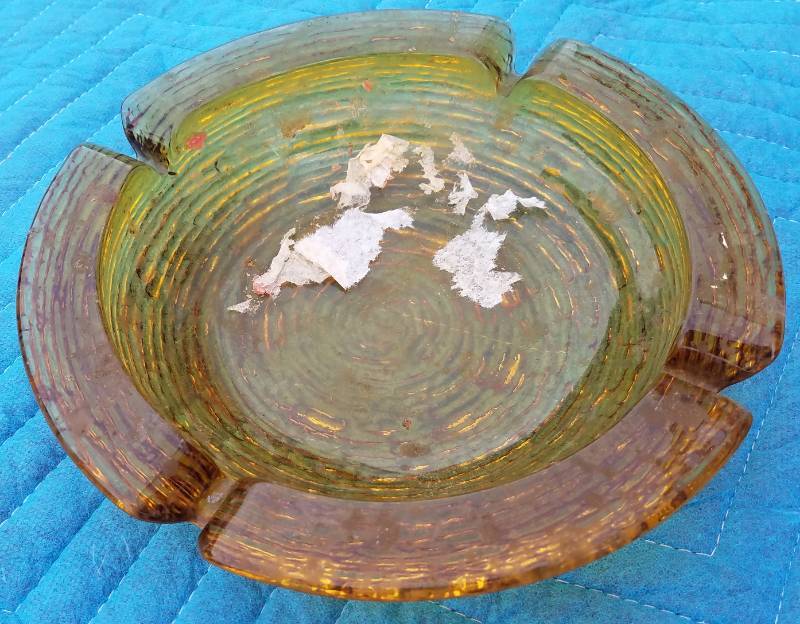 lot 87 image: GLASS ASHTRAY