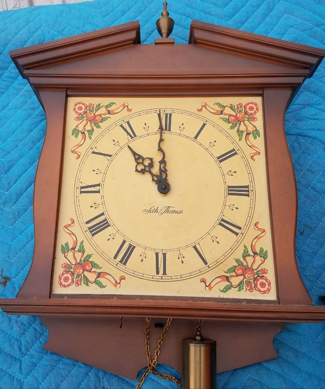 lot 90 image: VINTAGE SETH THOMAS WALL CLOCK (MODEL E476)