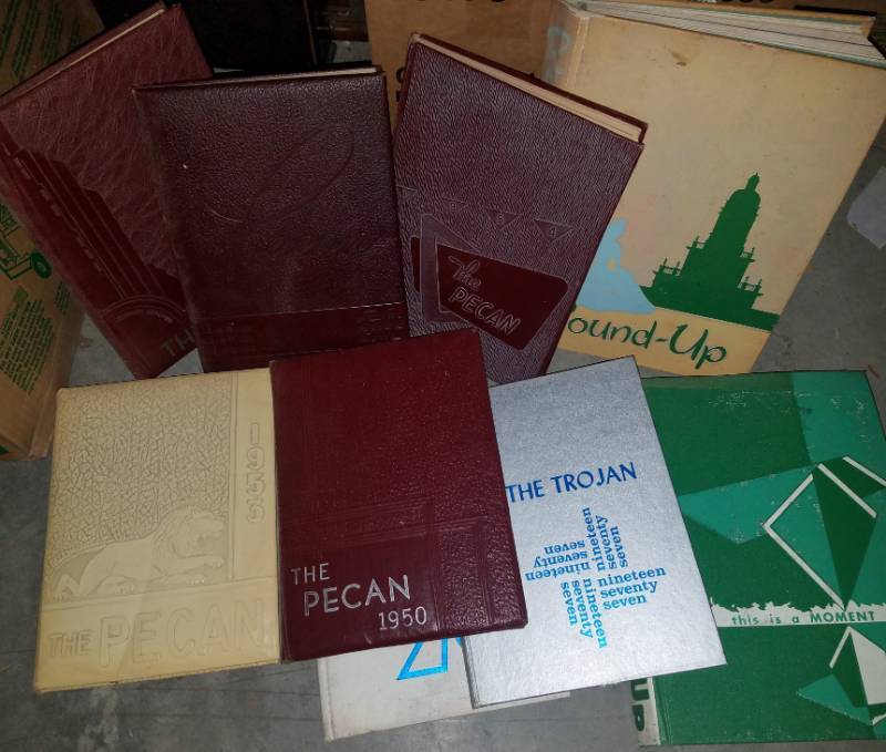 lot 109 image: VINTAGE YEARBOOKS  ANNUALS