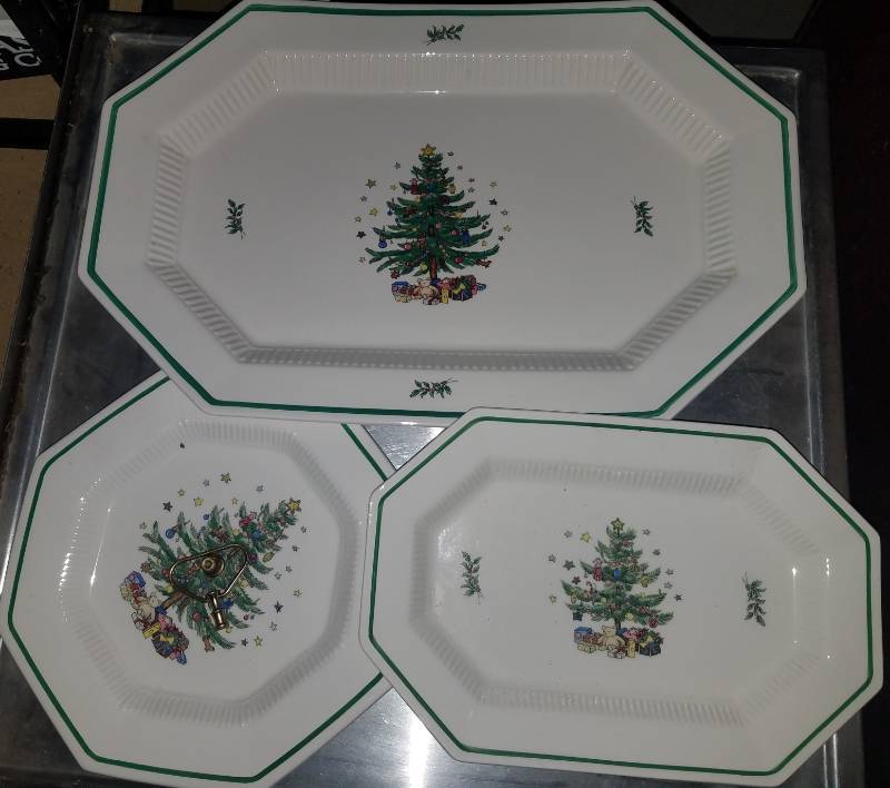 lot 111 image: NIKKO CLASSIC COLLECTION CHRISTMASTIME SERVING PLATTERS (JAPAN)