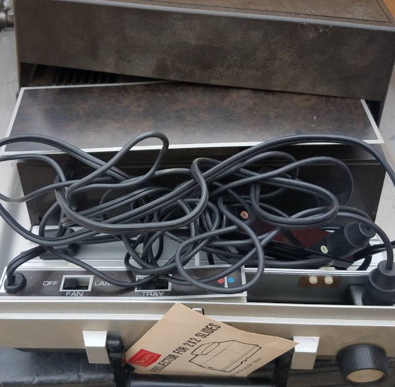 lot 112 image: VINTAGE SEARS SLIDE PROJECTOR
