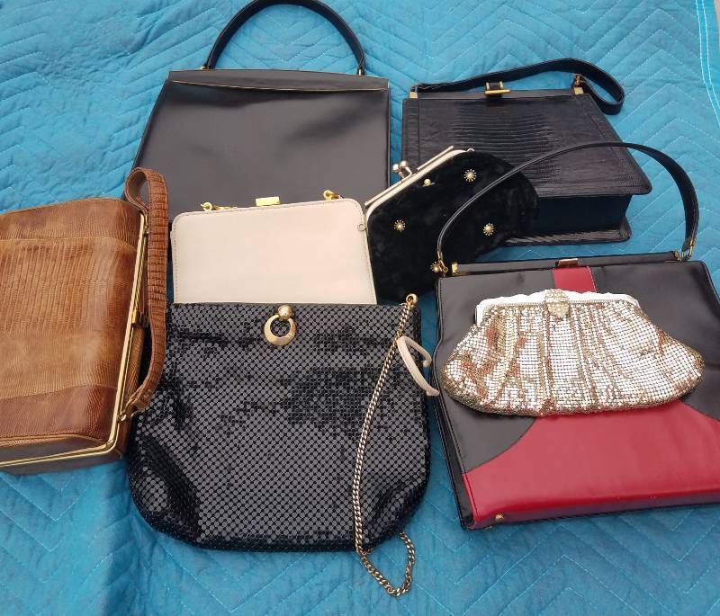 lot 117 image: LOT OF HANDBAGS