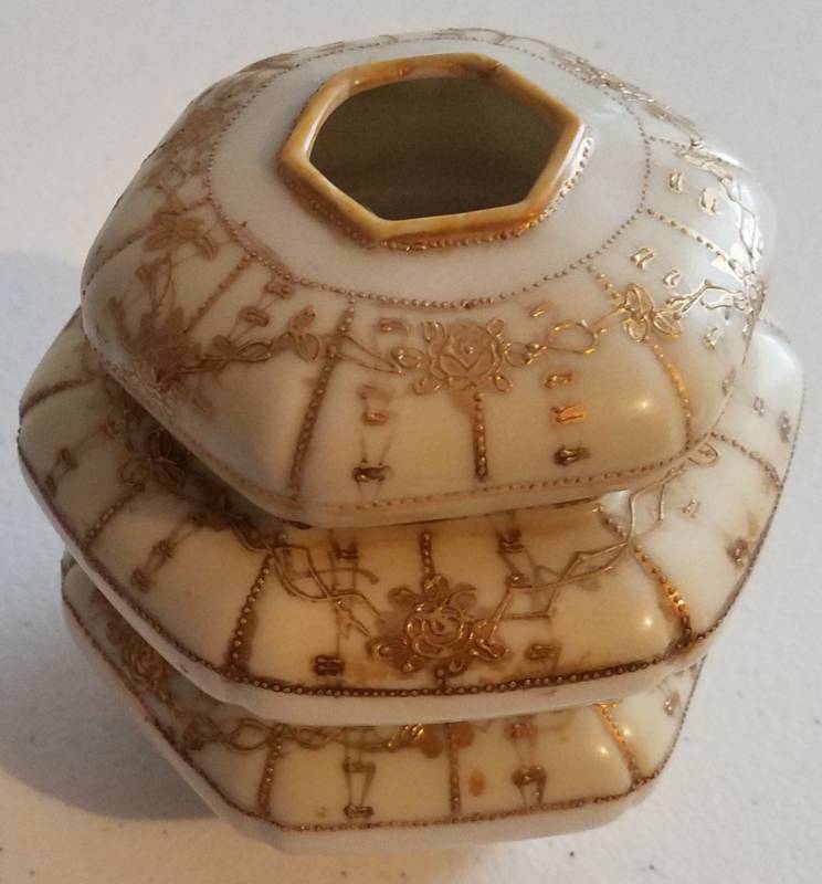 lot 137 image: VINTAGE HAND-PAINTED 3-PIECE CERAMIC DECOR (NIPPON)