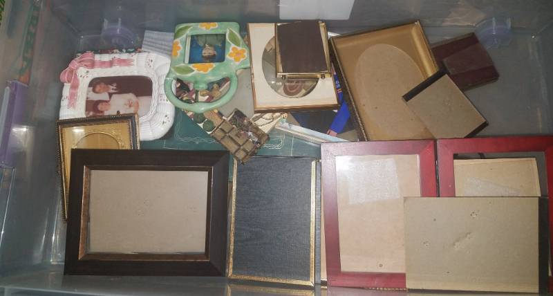 lot 143 image: ASSORTED PICTURE FRAMES