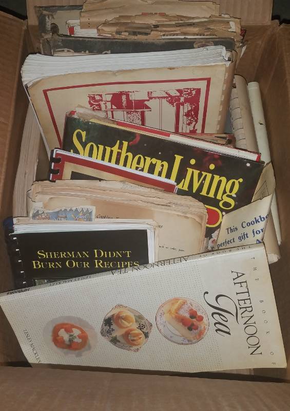 lot 146 image: ASSORTED COOK BOOKS