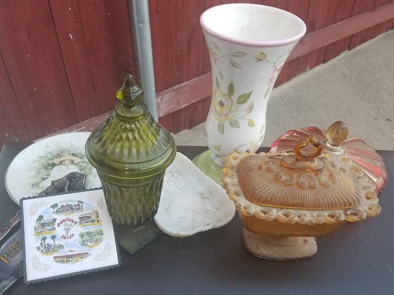lot 152 image: ASSORTED GLASS WARE  DISHES