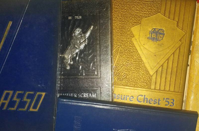 lot 157 image: VINTAGE ANNUALS  YEARBOOKS