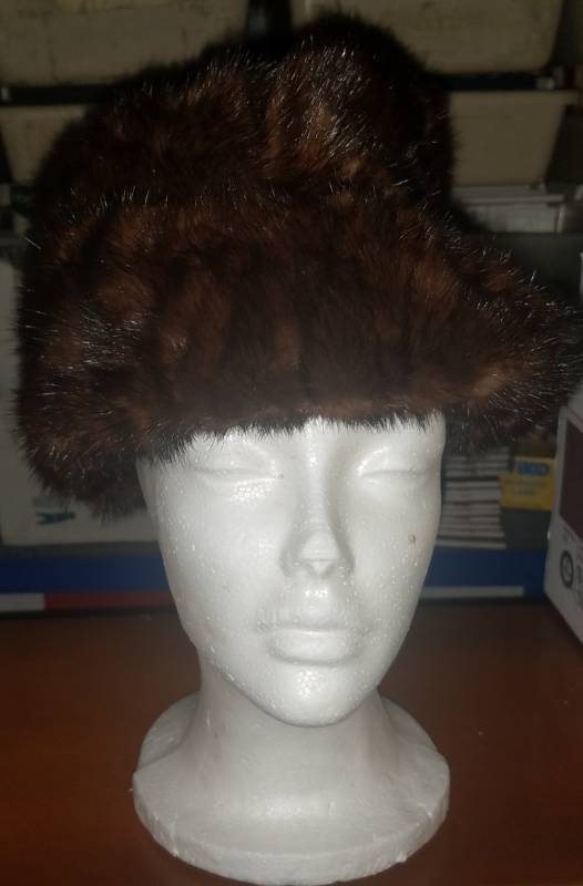 lot 161 image: VINTAGE MINK FUR HAT (MR. JOHN - FABULOUS FURS NEW YORKPARIS)