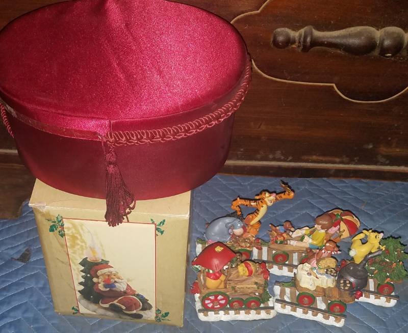 lot 165 image: ASSORTED CHRISTMAS DECORATIONS