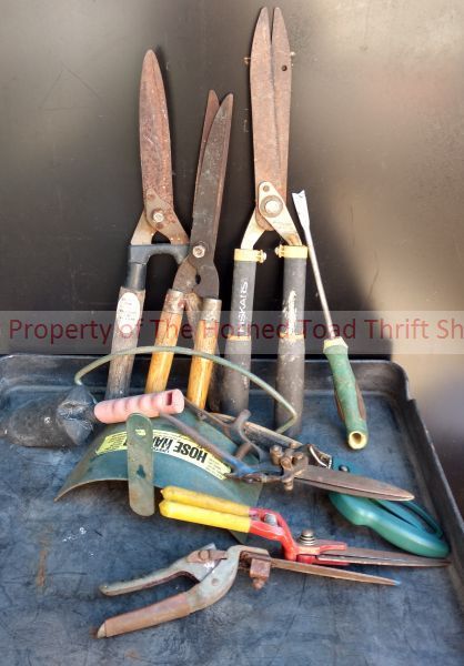 lot 17 image: Lawn Tools