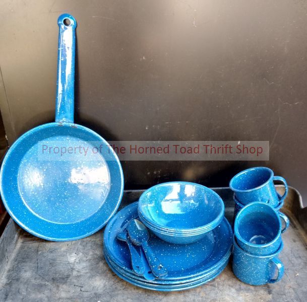 lot 26 image: Camping Plates and More