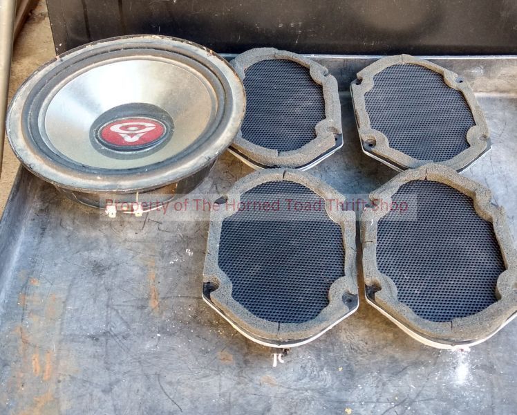 lot 41 image: Car Speakers