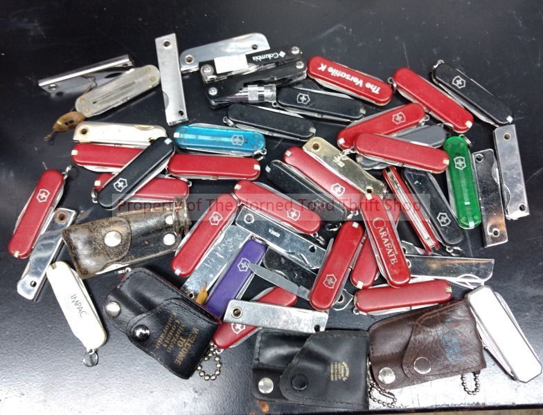 lot 62 image: Swiss Knives
