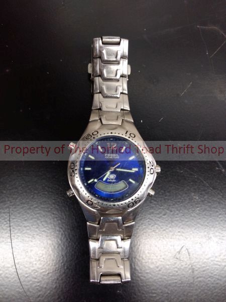 lot 114 image: Watch