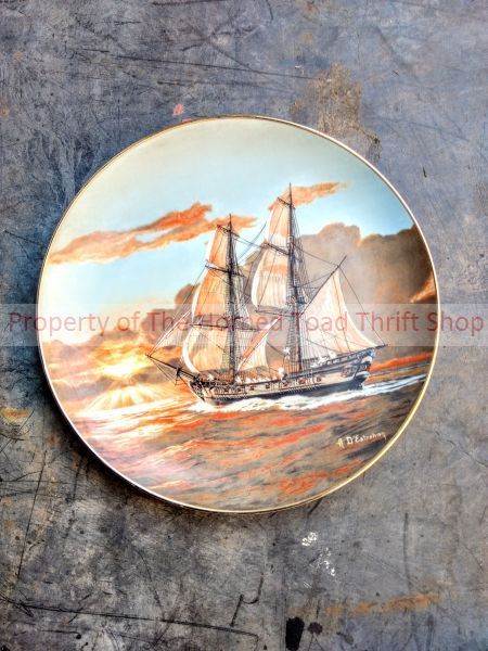 lot 116 image: Collectors Plate