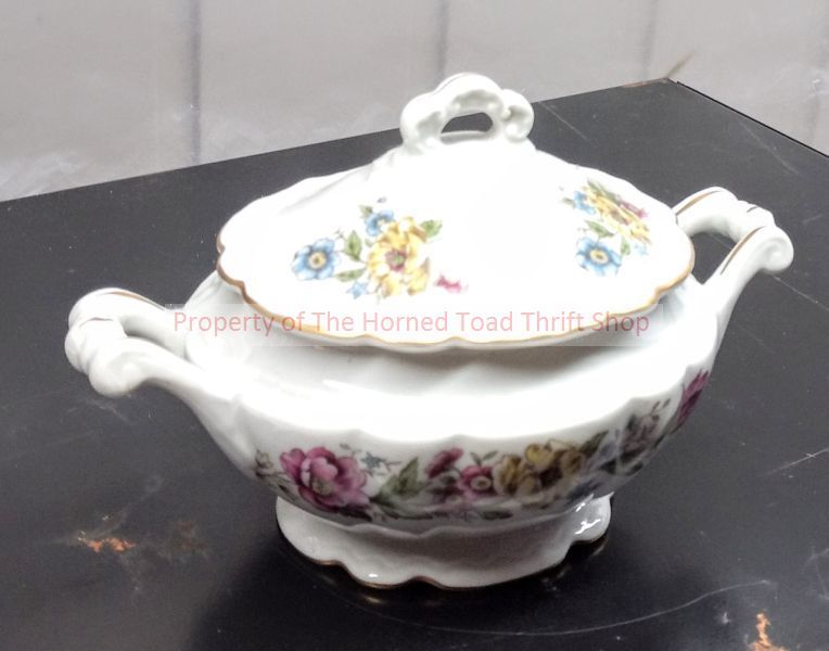 lot 118 image: Sugare Bowl