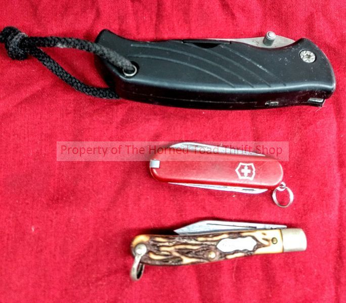 lot 139 image: Knives