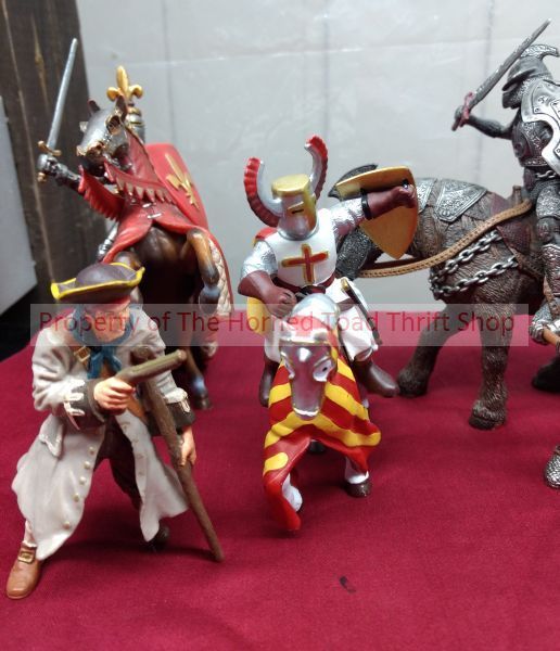 lot 151 image: Toy Figures