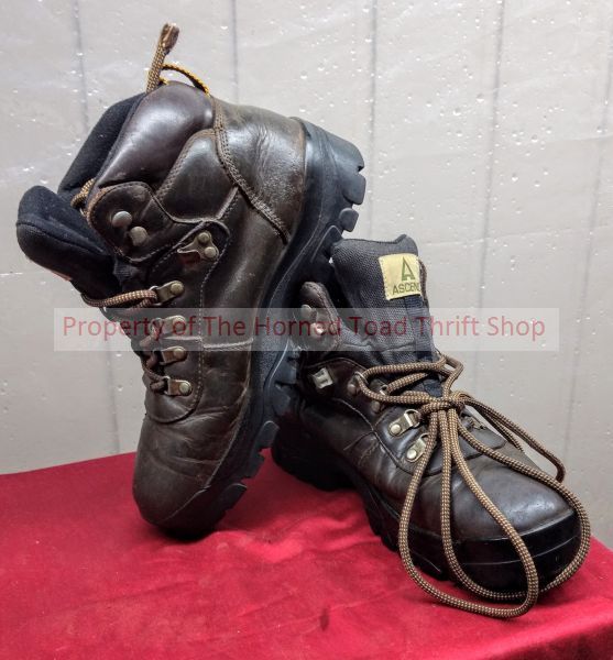 lot 177 image: Boots