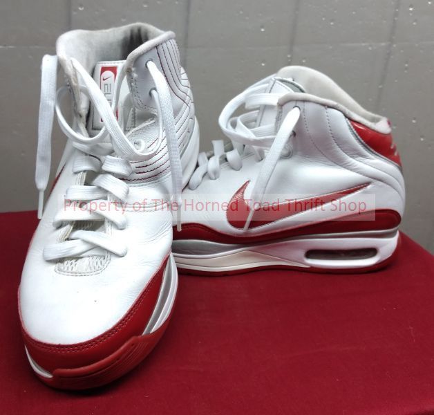 lot 179 image: Basketball Shoes
