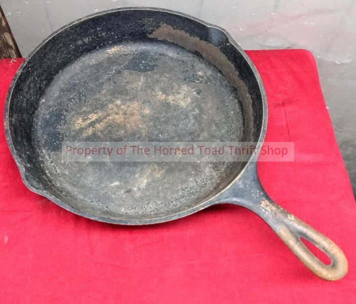 lot 188 image: Cast Iron Skillet