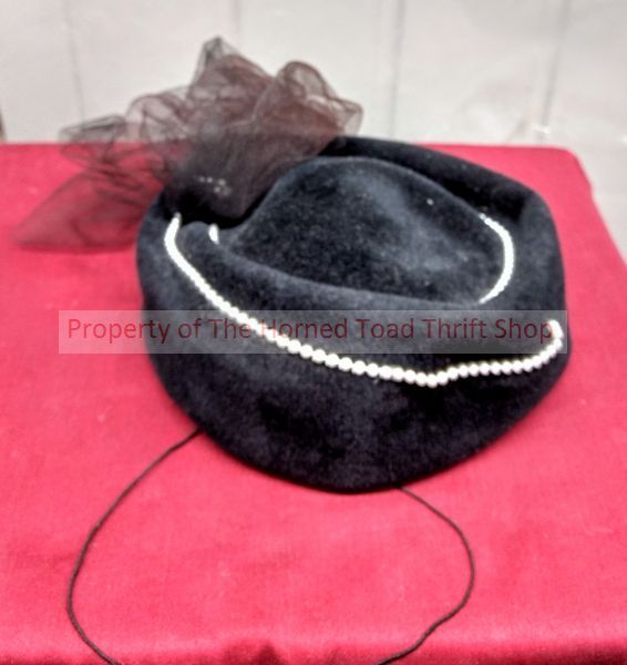 lot 243 image: Womens Hat