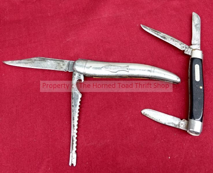 lot 259 image: Knives