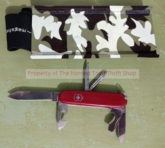 lot 304 image: Knife and more