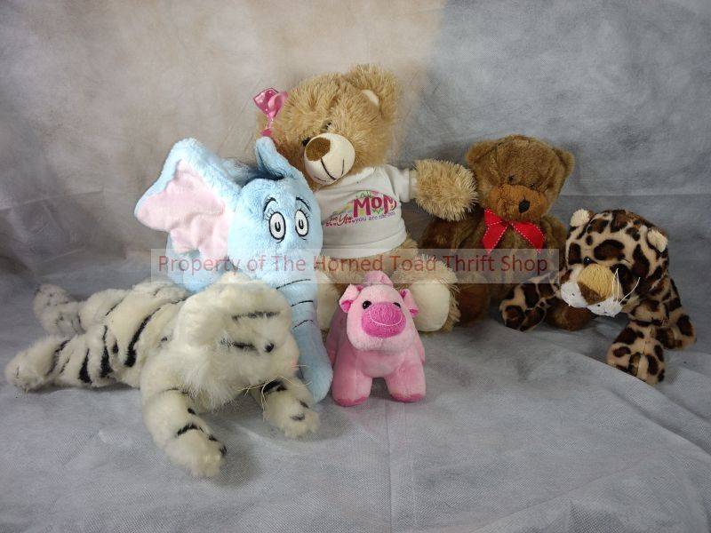 lot 323 image: (6) Assorted Stuffed Animals Plush Figures