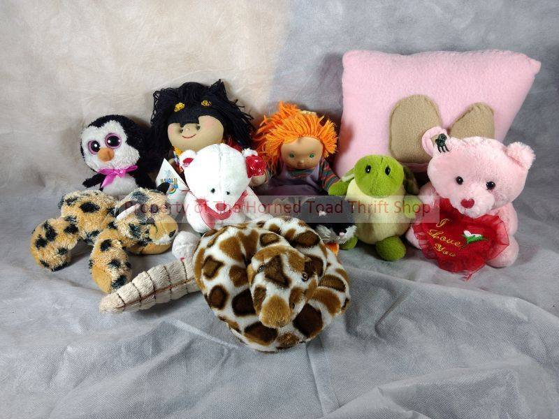lot 324 image: (10) Assorted Stuffed Animals Plush Figures