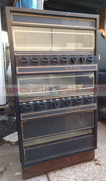 lot 333 image: Vending Machine