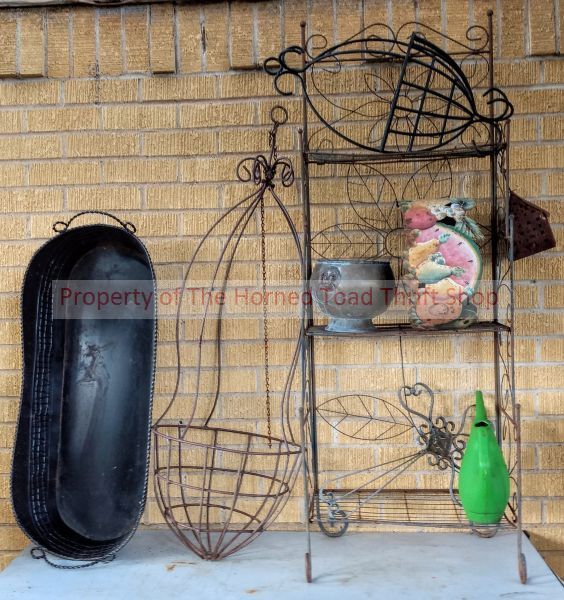 lot 337 image: Assortment of Outdoor items