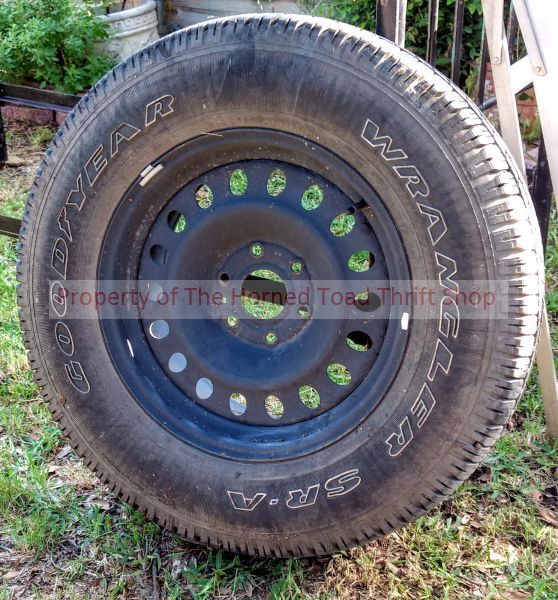 lot 342 image: Truck Tire