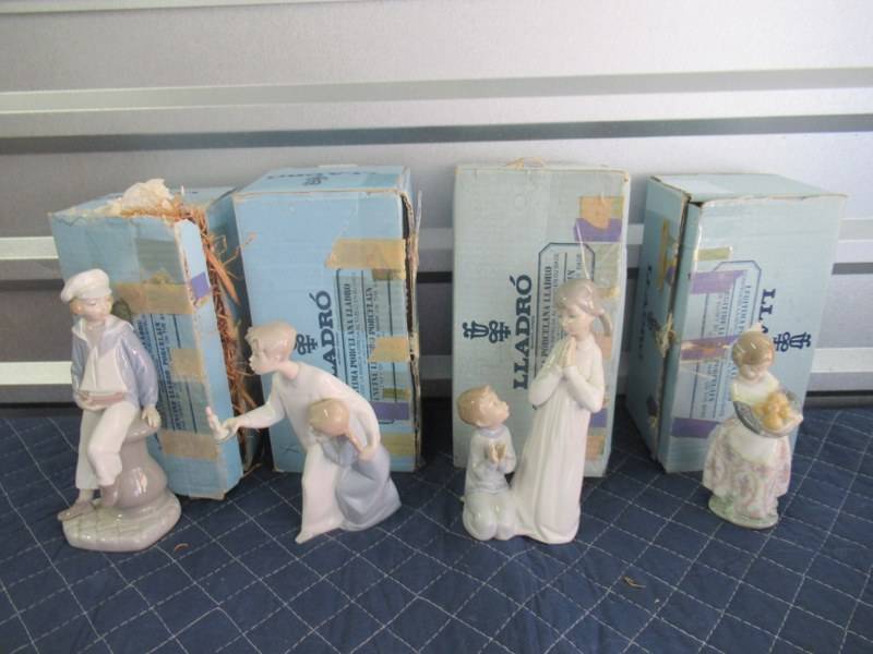 lot 13 image: LLADRO PORCELAIN COLLECTIBLES