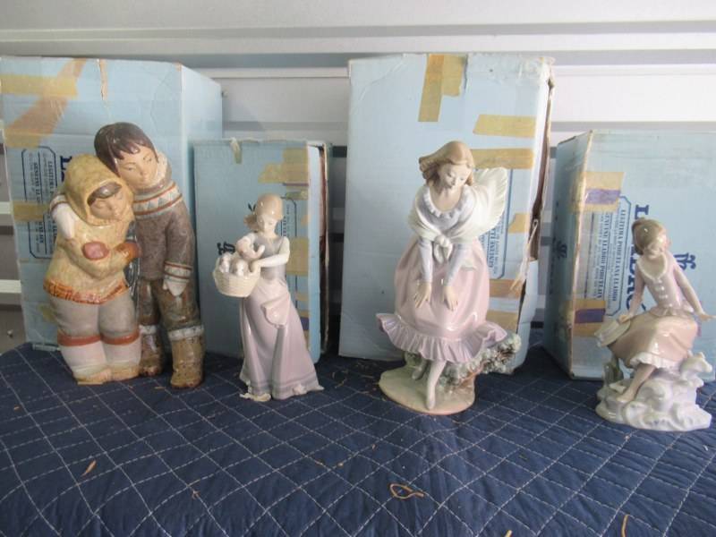 lot 16 image: LLADRO PORCELAIN COLLECTIBLES