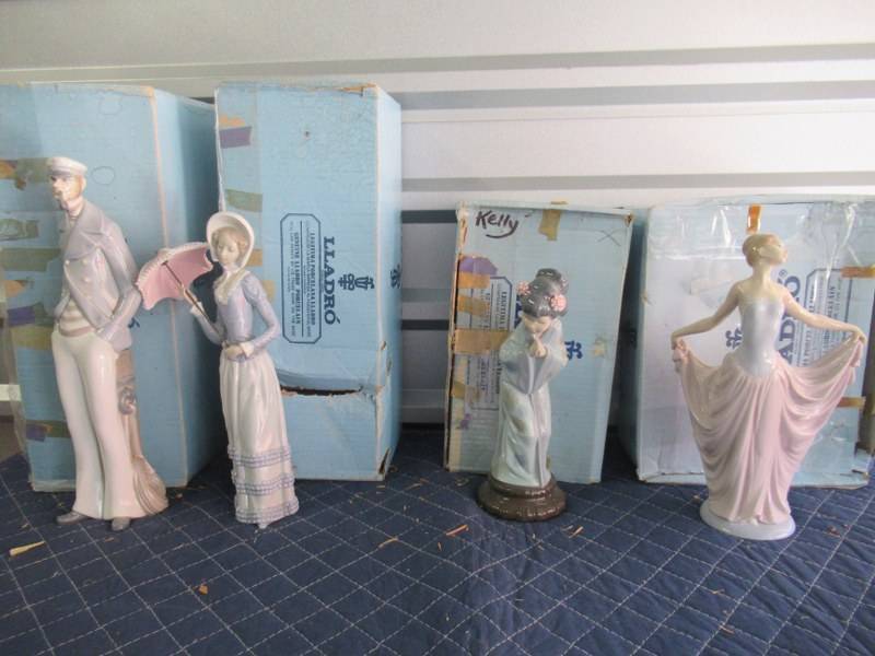 lot 17 image: LLADRO PORCELAIN COLLECTIBLES