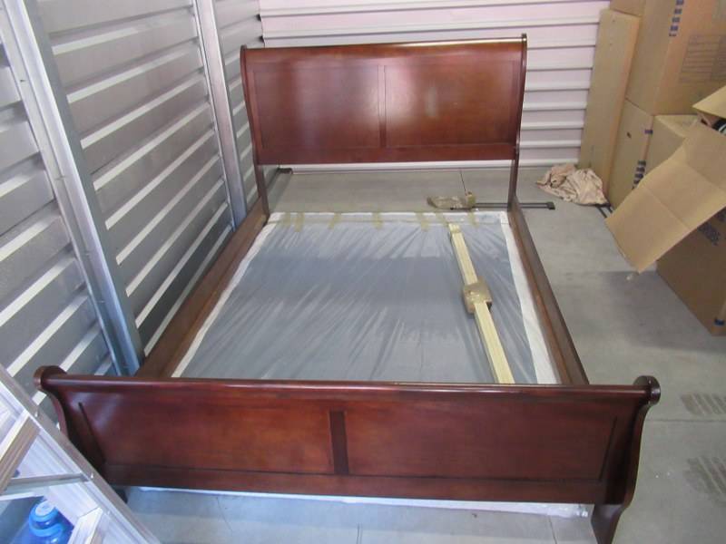 lot 20 image: FURNITURE