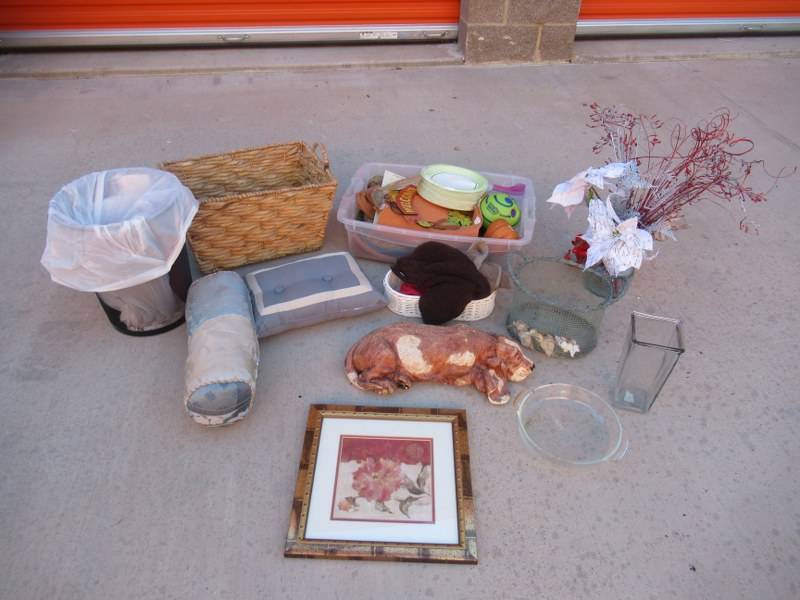 lot 40 image: HOME DECOR