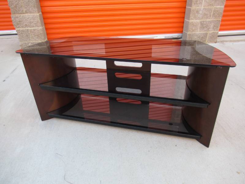 lot 47 image: FURNITURE