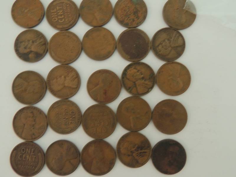 lot 97 image: Wheat Pennies. Unsearched. Qty 25