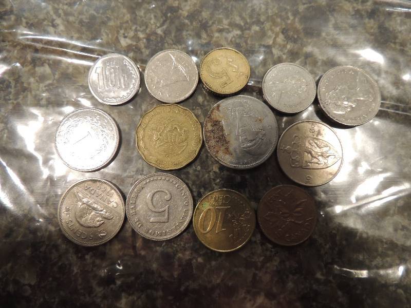 lot 214 image: Foreign coins- Mexico 50 cent 5 dollar 10 cents. Canada - 1 cent 10 cent, 5 cent 10 cent (1989). Costa Rica 1 coloa. Panama 5 cents. Norway 50 ORE, Netherlands 10 cents