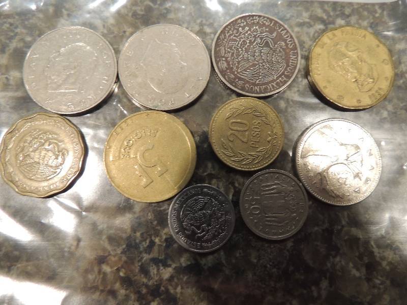 lot 217 image: Foreign Coins- Mexico 50 centavos, Canada 25 cents, Dominicana 1 coin, Norway 1 Krone x 2 , Columbia 1 coin, Russia 1962  coin