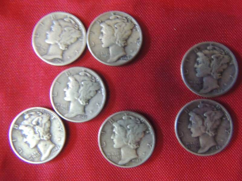 lot 194 image: Mercury head Dimes 1940 x 2 and 1944 x 5