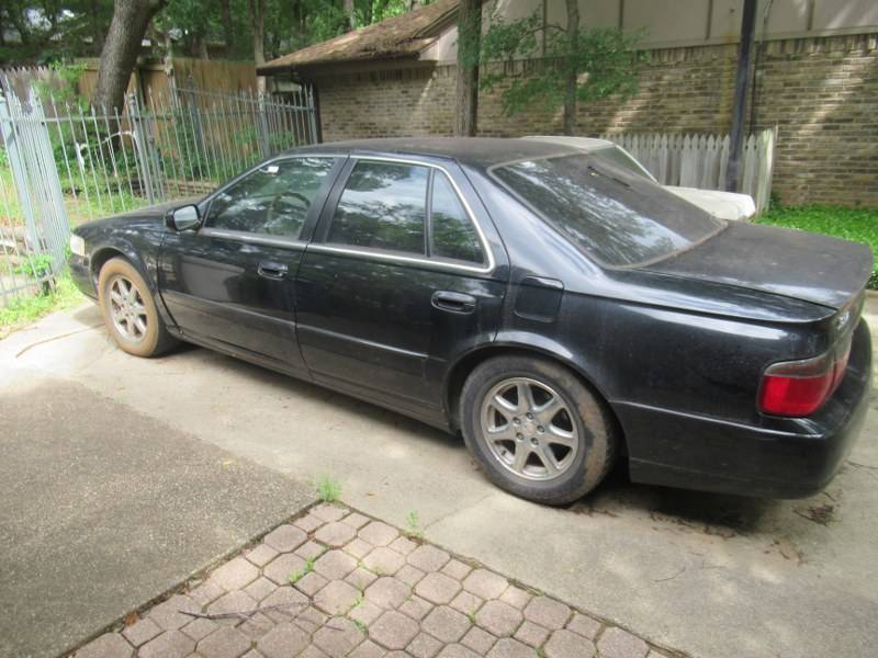 lot 2 image: 1999 CADILLAC STS