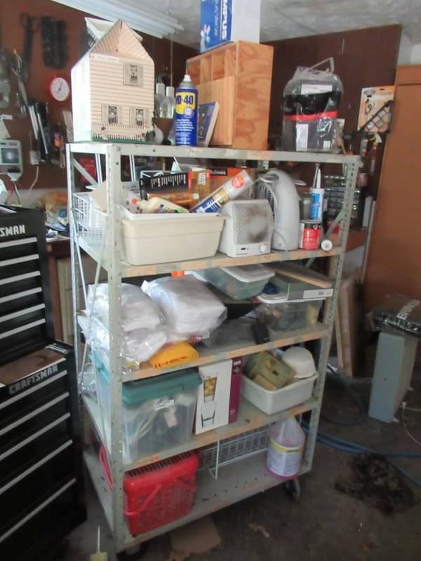 lot 18 image: SHELF
