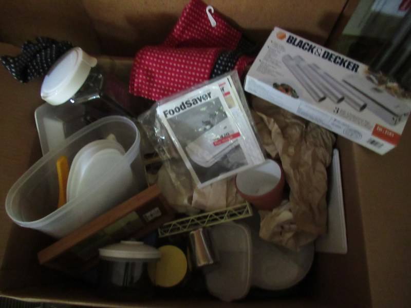 lot 19 image: KITCHENWARE