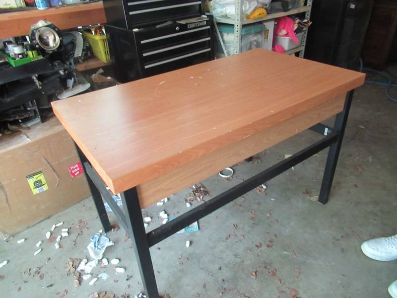 lot 23 image: FURNITURE